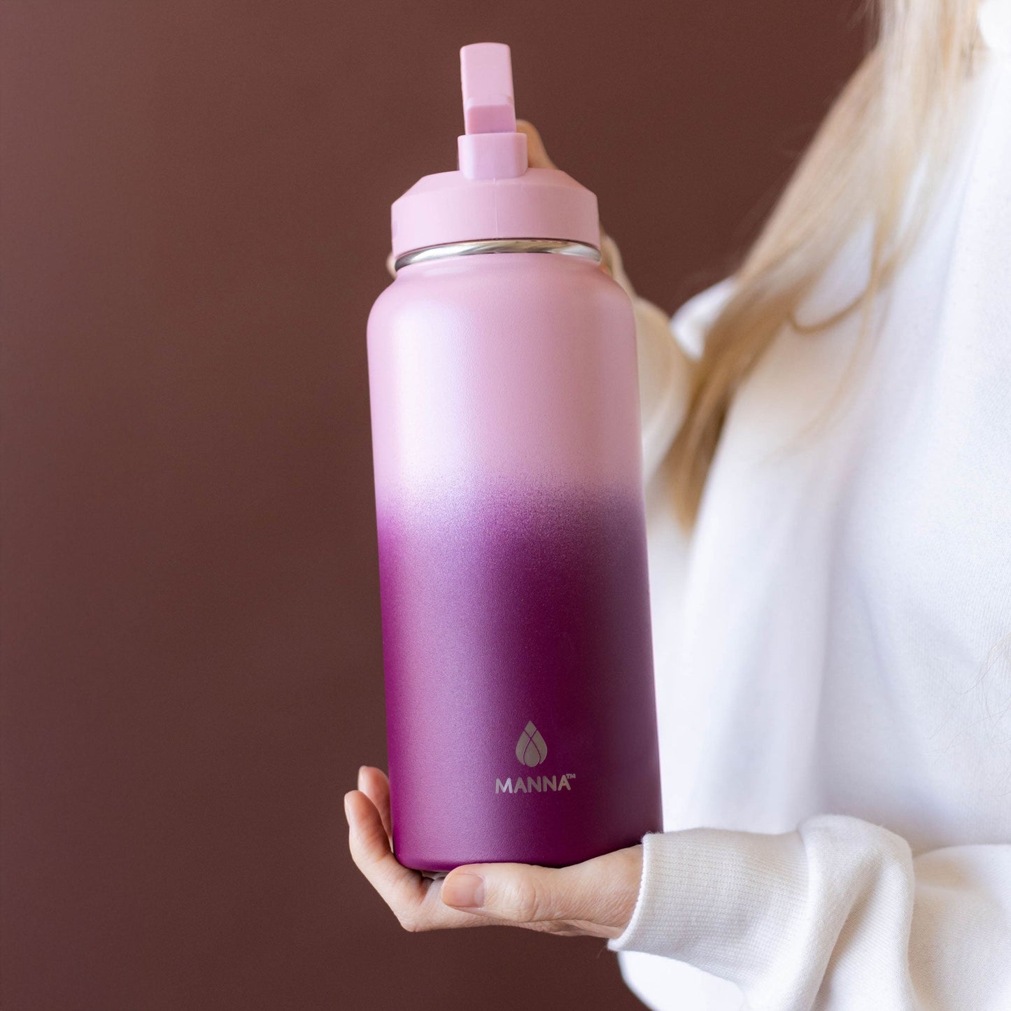 32-oz-powel-bottle-g2 32_Manna_Website_Lifestyles-2.jpg